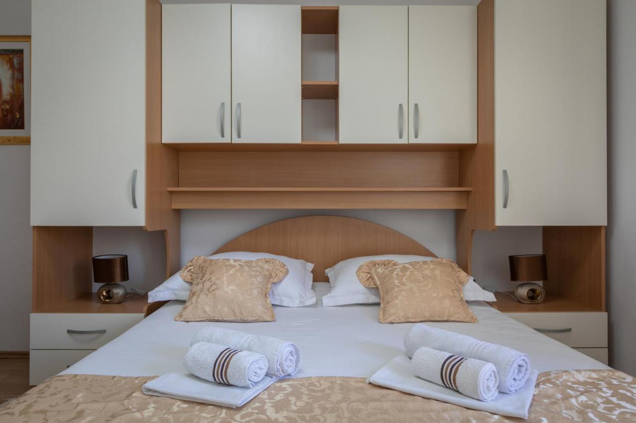 Apartments Barba Tucepi Ngoại thất bức ảnh